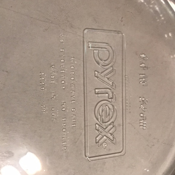 New n perfect condition. Pyrex scallop edged  2” deep with handles pie plate - Picture 9 of 10